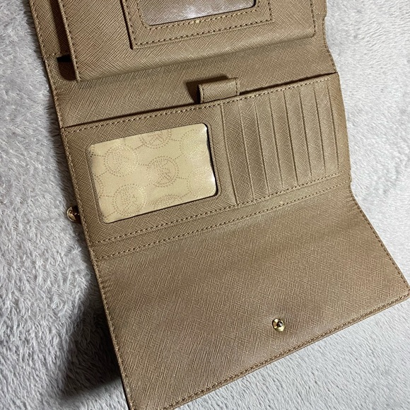 MK Wallet - Picture 7 of 10